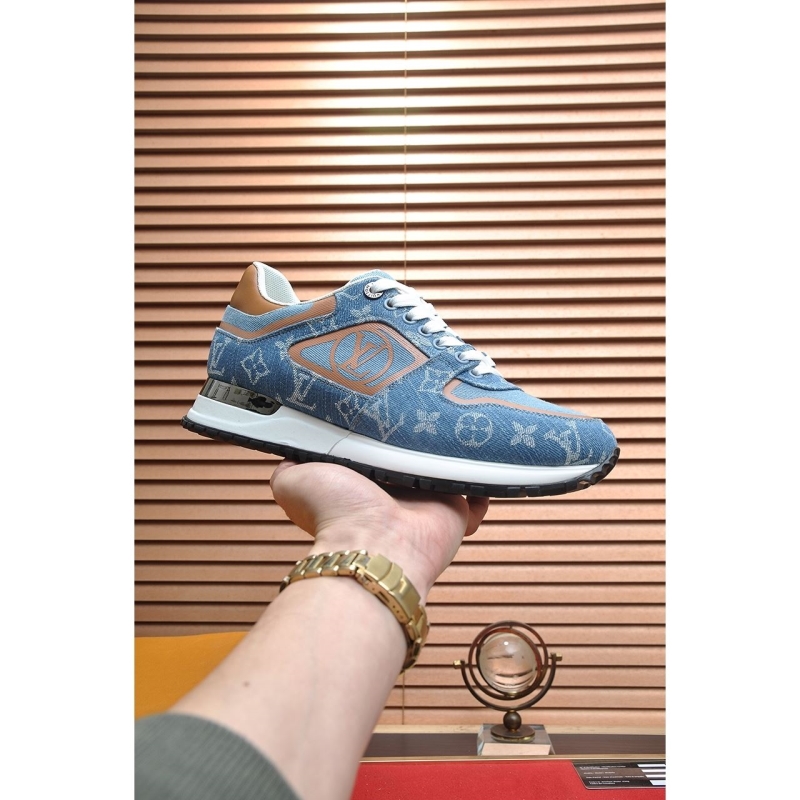 l**is V*t*n sneakers